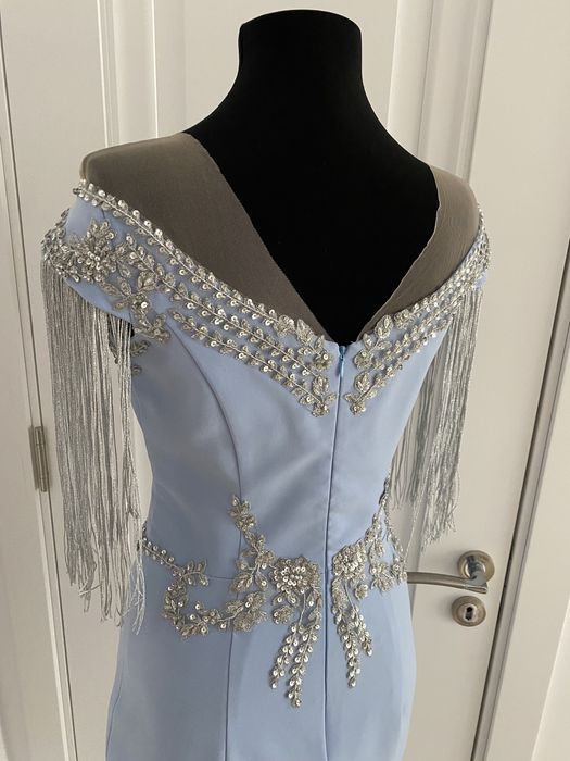 Rochie de zi, cu aplicatii din dantelă