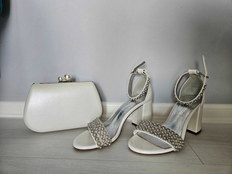 Сватбени обувки и чанта