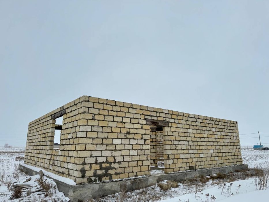 продается частный не достройный дом