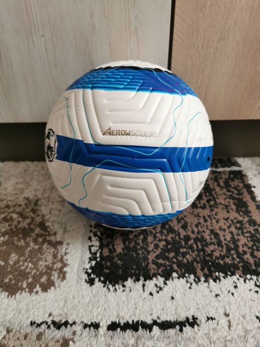Футболна топка за тренировки и мачове. Чисто нова. Размер 5