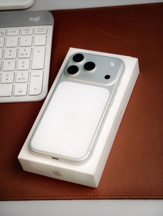 Продам IPhone 17 pro 256 g