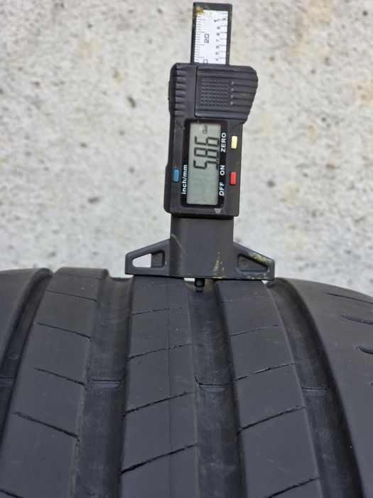 Vând două anvelope de vara Bridgestone  225 50 17 dot 0421
