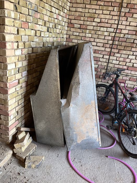 Продается вытежка большая