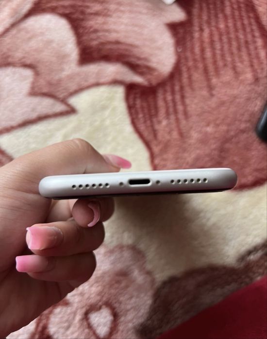 Vând iPhone Xr ,