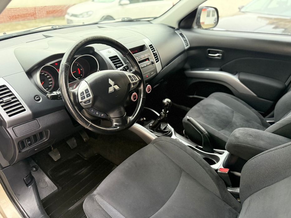 Mitsubishi Outlander 2.0 tdi 4x4 7 locurii. 163.000 km