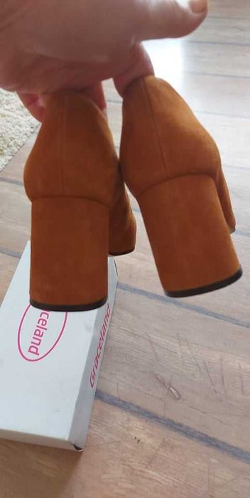 2 броя Естествена кожа велур 38 номер  Маркови обувки