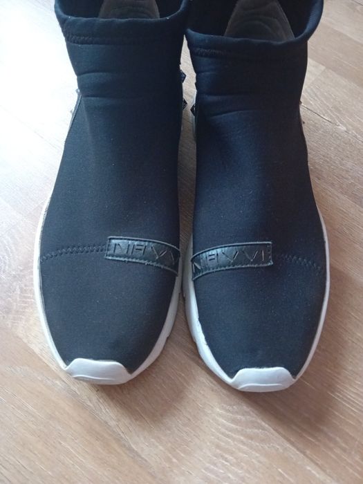 Спортен екип С, М размер и кецове