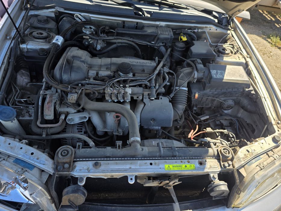 Dezmembrez volvo v40 1.6i