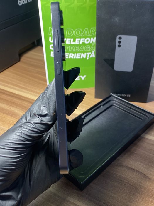 Samsung Galaxy s24 FE• 256 GB • Graphite