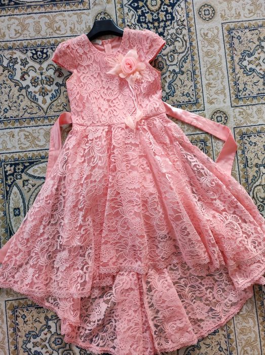 Продам платья на девочку