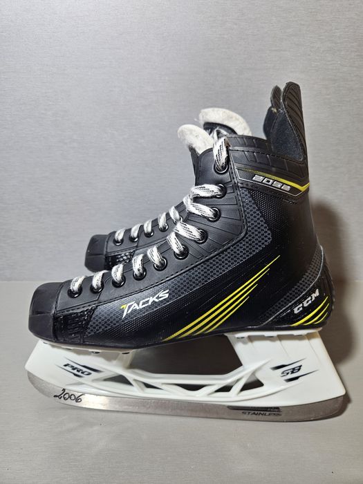 Patine hochei hockey 3006  CCM Tacks, marime 41, lungime interioara 26.5cm.