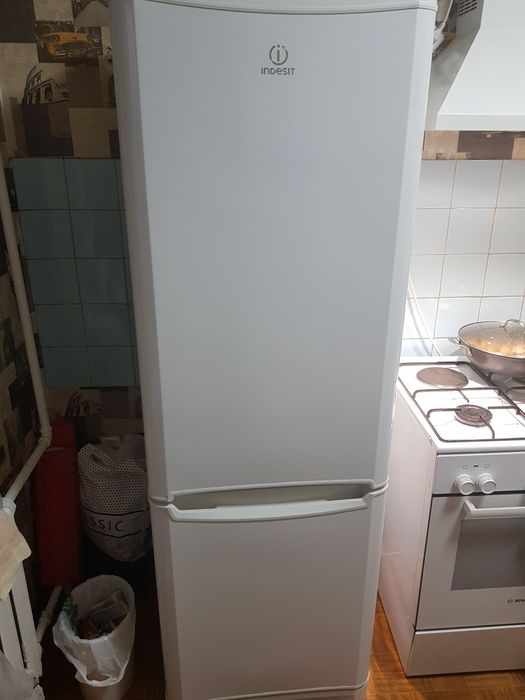 Холодильник Indesit