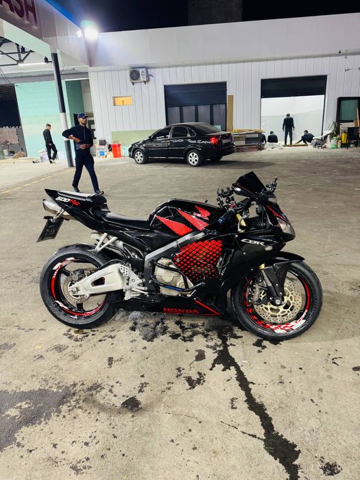 Honda Cbr600rr sotiladi