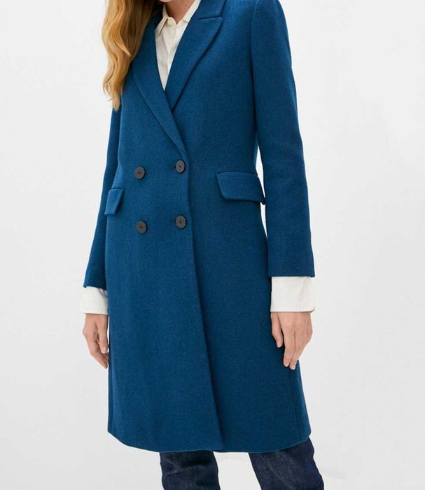 Зимно дълго палто в цвят тюркоазено/петролено синьо.