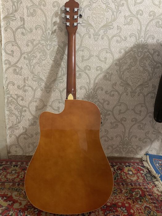 Yamaha FSX 800C электро-акустическая гитара в идеальном состоянии.