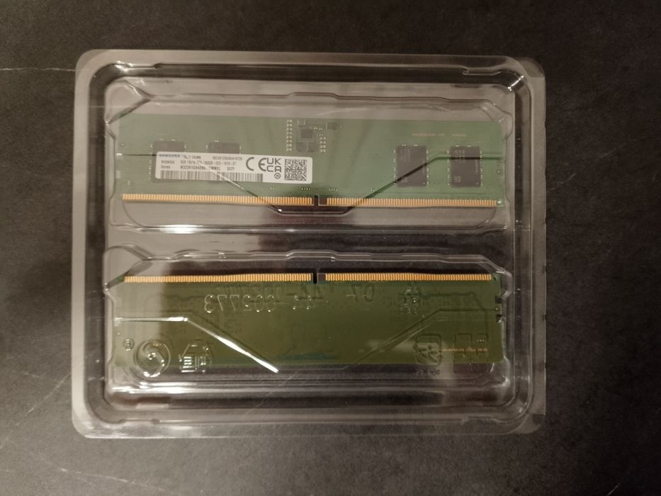 SAMSUNG DDR 5 16 (8x2)