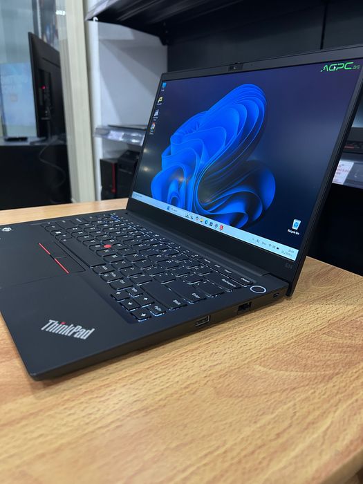 Като нов! Лаптоп Lenovo Е14 8-ядрен Ryzen/40 RAM/512 SSD, 3 м. гар.!