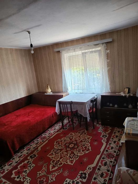 Масивна къща в с.Бръшлен