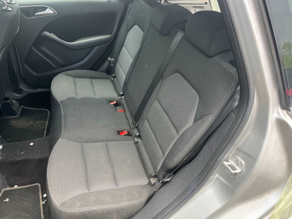 Салон / Седалки за мерцедес Б класа / Mercedes B class W246
