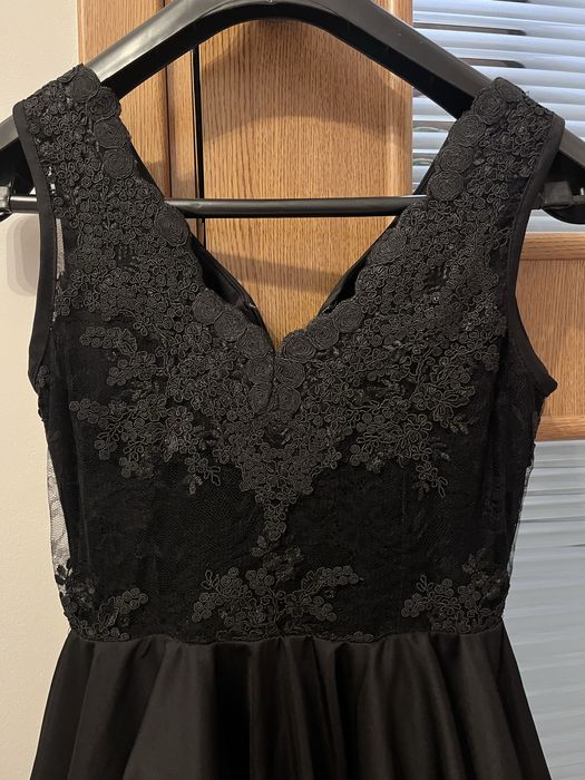 Официална черна рокля