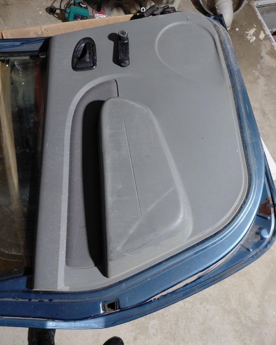 Ларгус задняя левая дверь