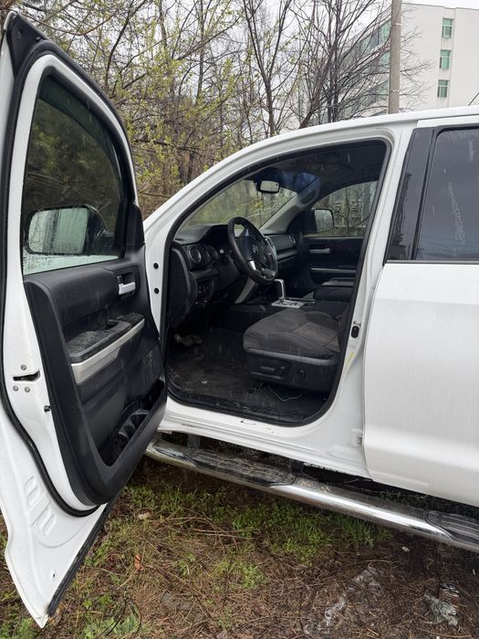 TOYOTA TUNDRA SR5 на части