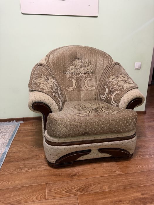 Продается диван с креслами