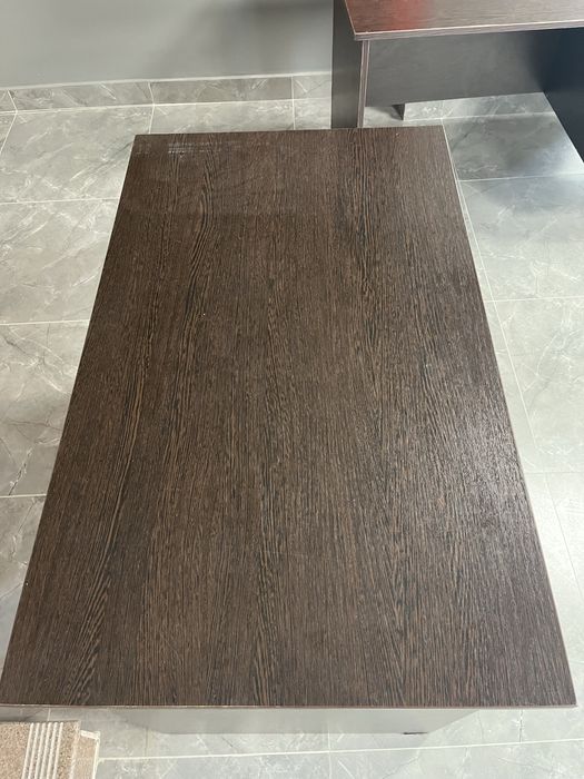 Офисные столы в среднем состояние