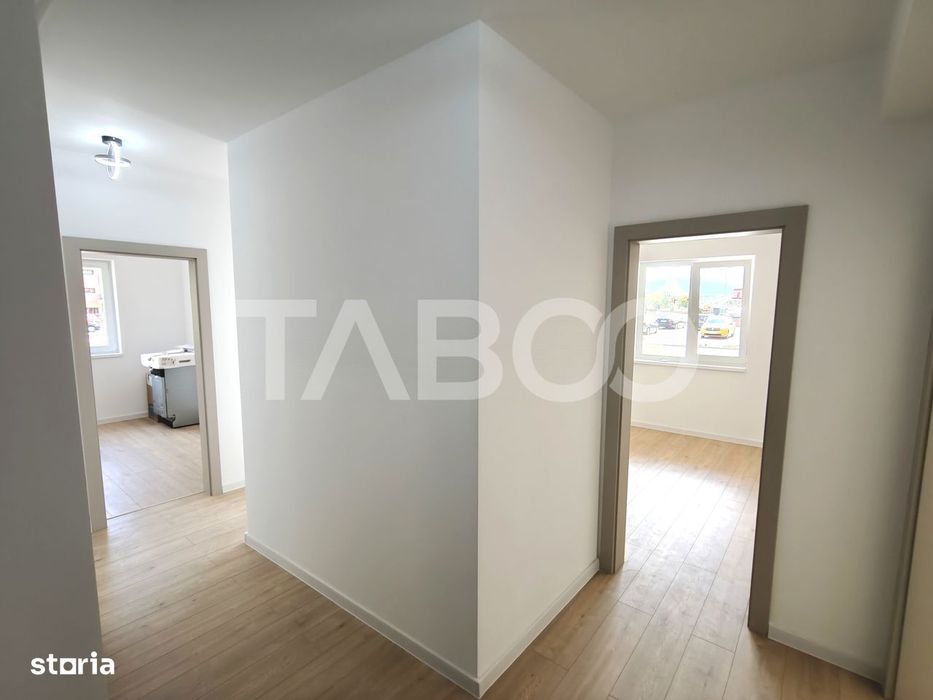 Apartament 3 camere decomandat - 2 bai - balcon - parcare - intabulat
