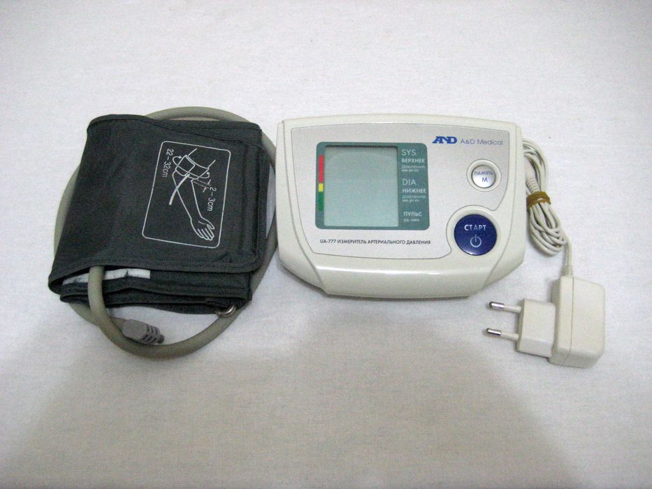 Тонометр электронный AND оригинал отличном рабочим состоянии!