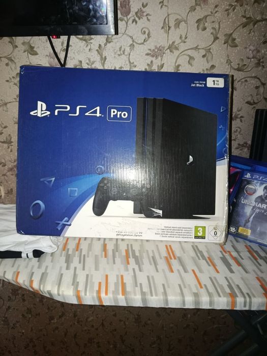 [Срочно] Продам PLAYSTATION 4 PRO CUH-7016B