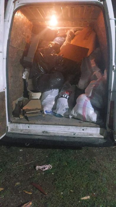 Facem curățenie garaje poduri apartamente lom Electrocasnice fiare vec