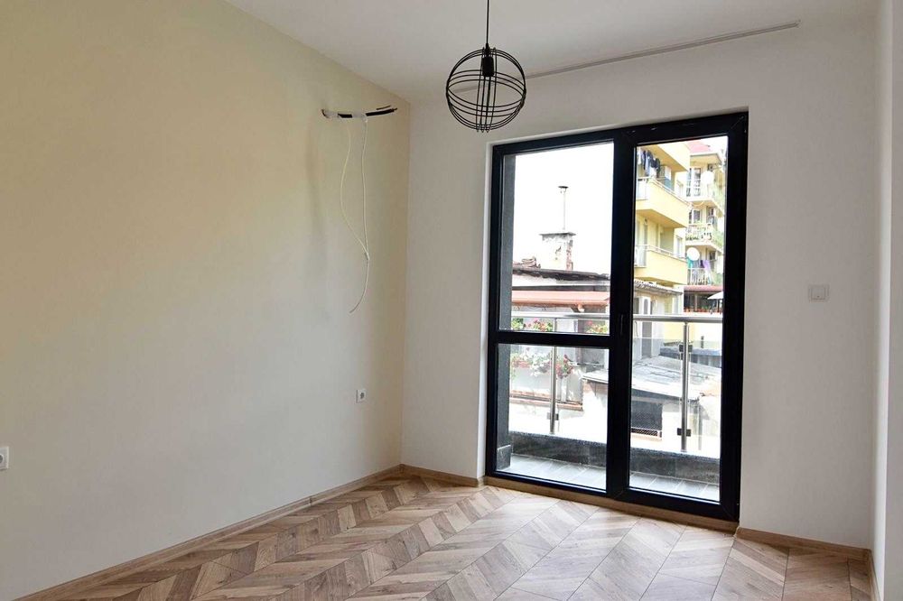 Продава се Тристаен апартамент в Пловдив, Кючук Париж - 74 кв.м за 1919 €/кв.м - Снимка #13