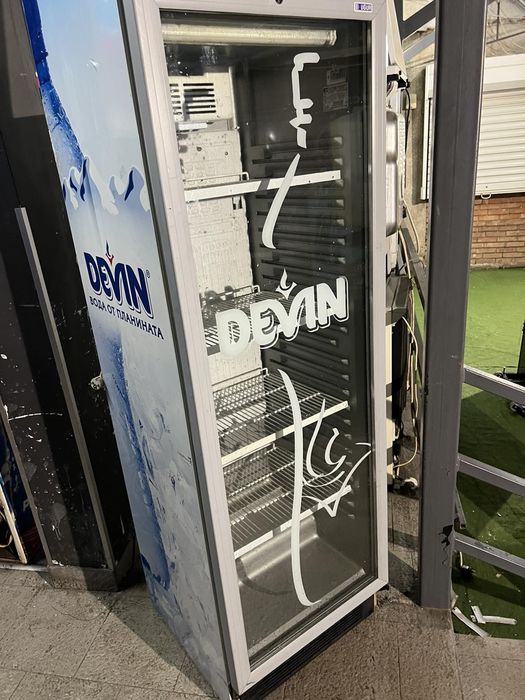 Хладилна витрина