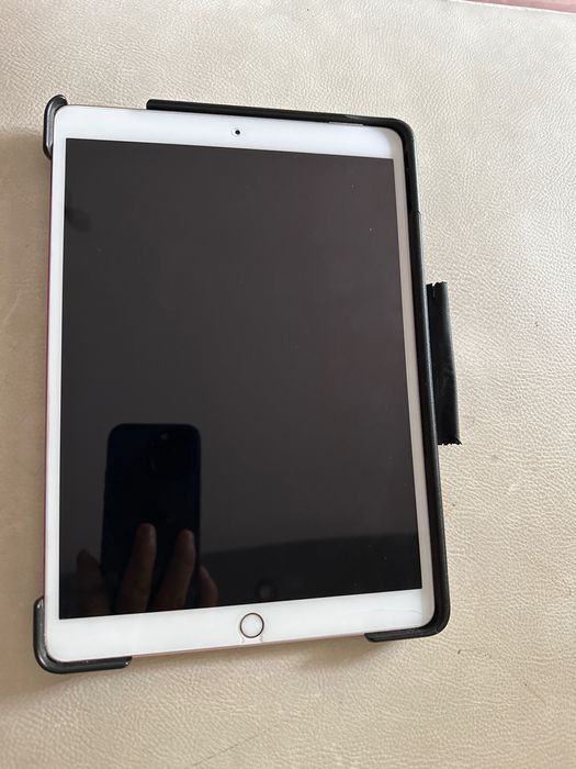 Logi Combo Touch клавиатура за  Ipad pro 10.5 инча