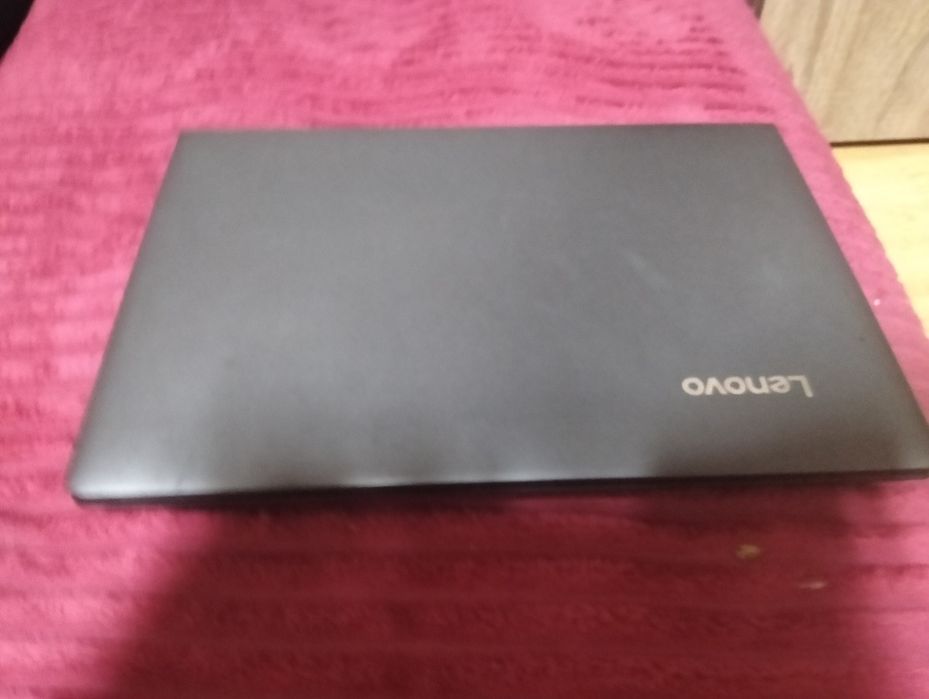 Leptop folosit foarte. Bun