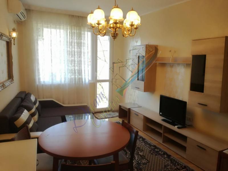 Дава се под наем Тристаен апартамент в Бургас, Център - 80 кв.м за 494.7 € - Снимка #1