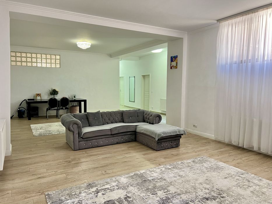 • Apartament 3 Camere / 130 MP / Piața Chibrit •