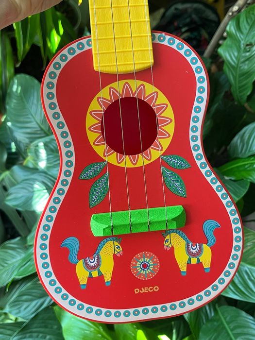 Ukulele. Chitara mica Djeco