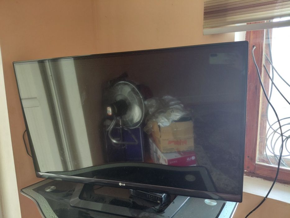 LG телевизор,б/у Диоганаль  109(43дюйм))