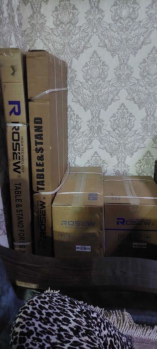 Tikuv mashinasi va averlogi bilan