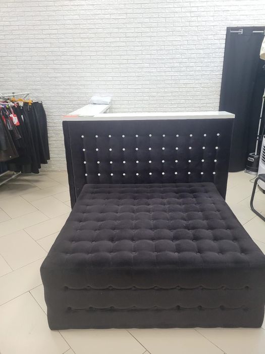 Продается зона ресепшен+ пуфик