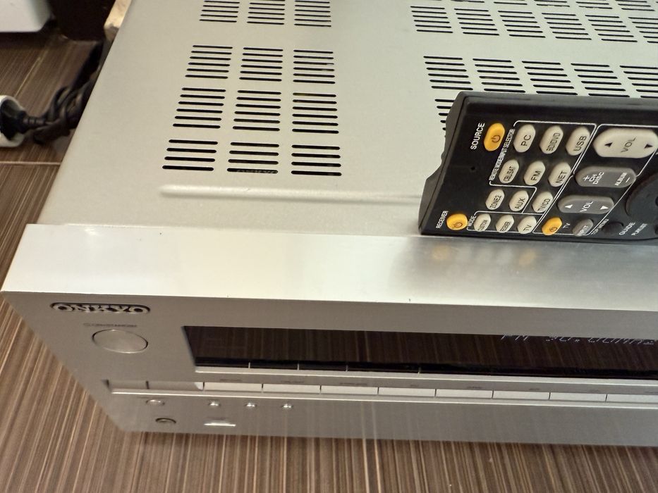 Onkyo TX-NR646 Bluetooth Wi-Fi