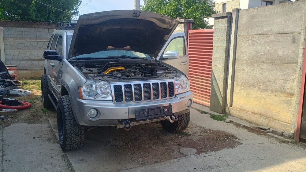 Jeep wk 2007 - motor stricat