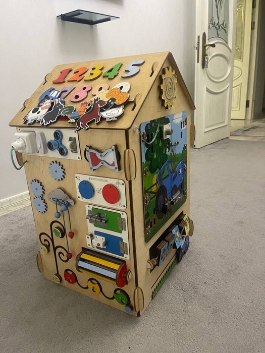 Продается игрушечный детский домик