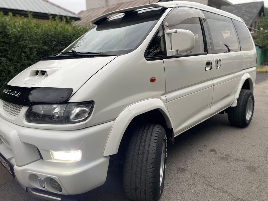 Продам Mitsubishi Delica, 1995 года