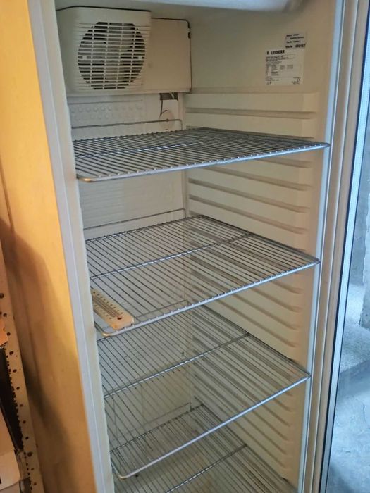 Професионална хладилна витрина LIEBHERR (400 литра)