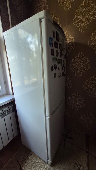 Холодильник Indesit