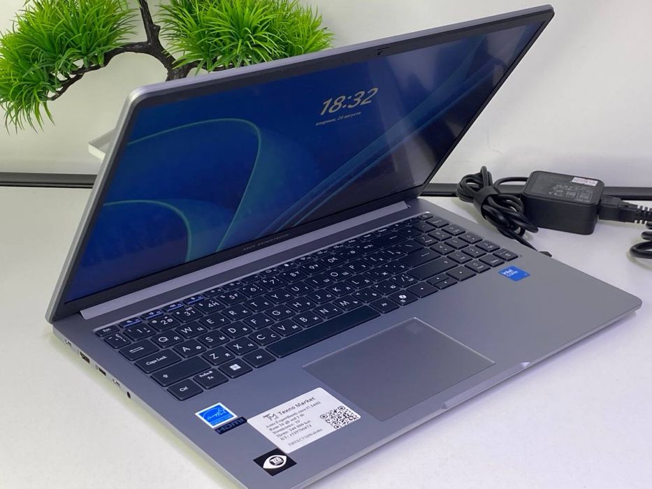 Asus Expertbook core 17-240H