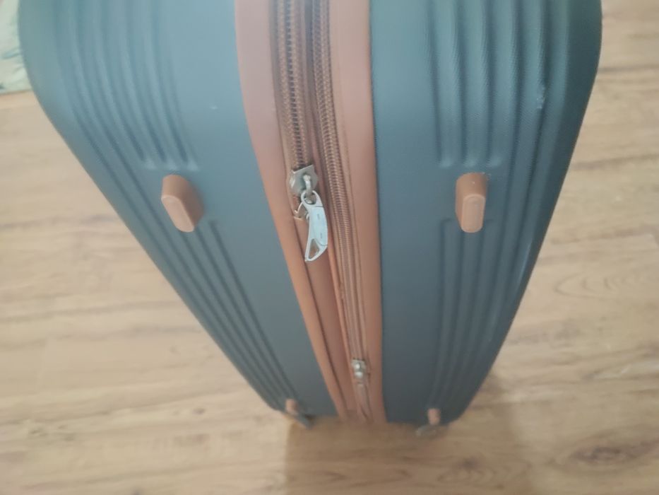Чемодан большой с расширением